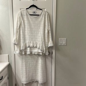 XXXL Dainty Jewells white lace top and matching skirt with nautical banding.